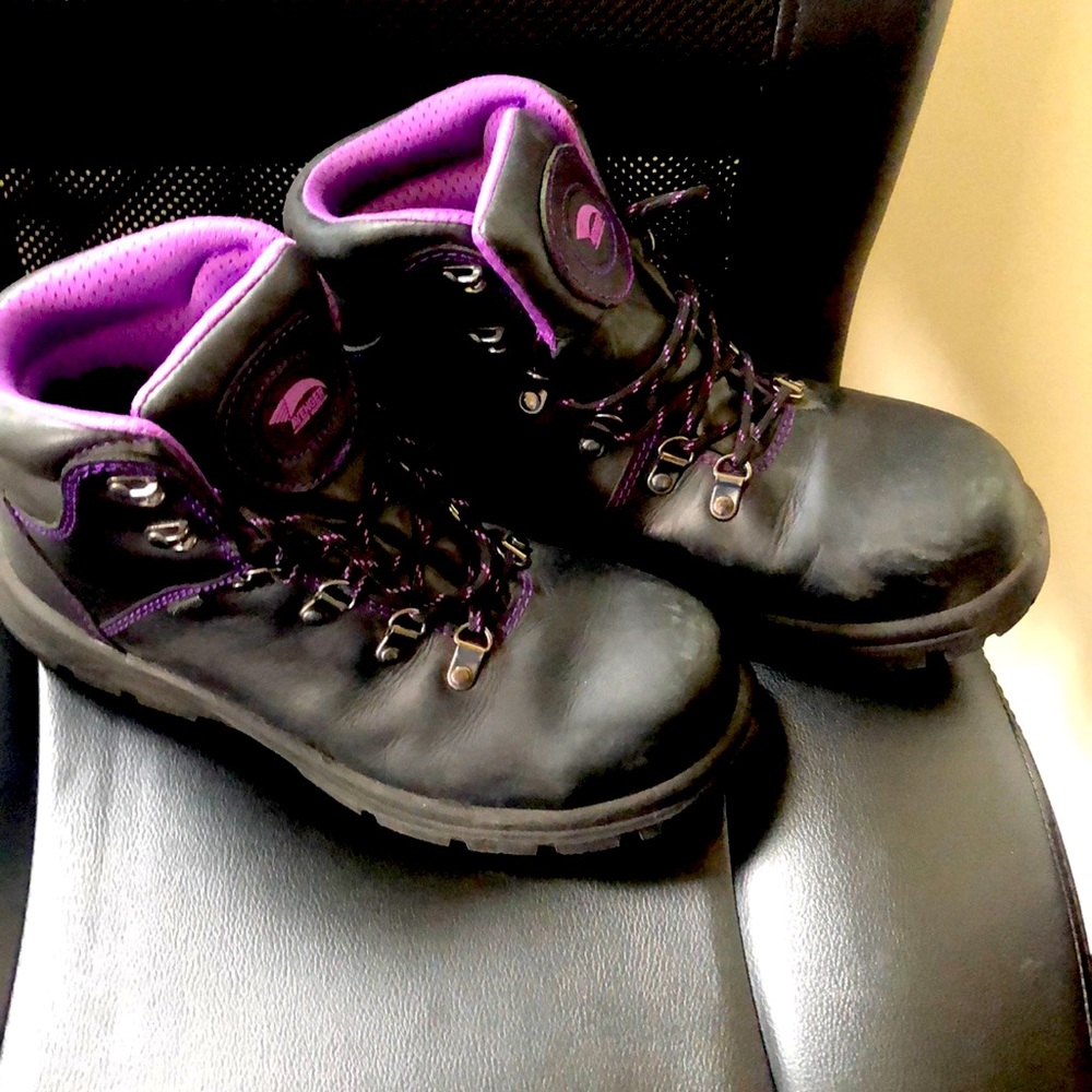 NWT Avenger work boots Sz 9m